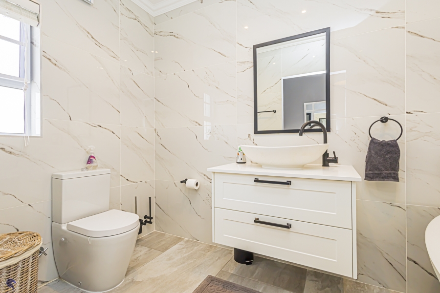 3 Bedroom Property for Sale in Calypso Beach Western Cape